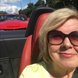 Meet your Posher, Lori